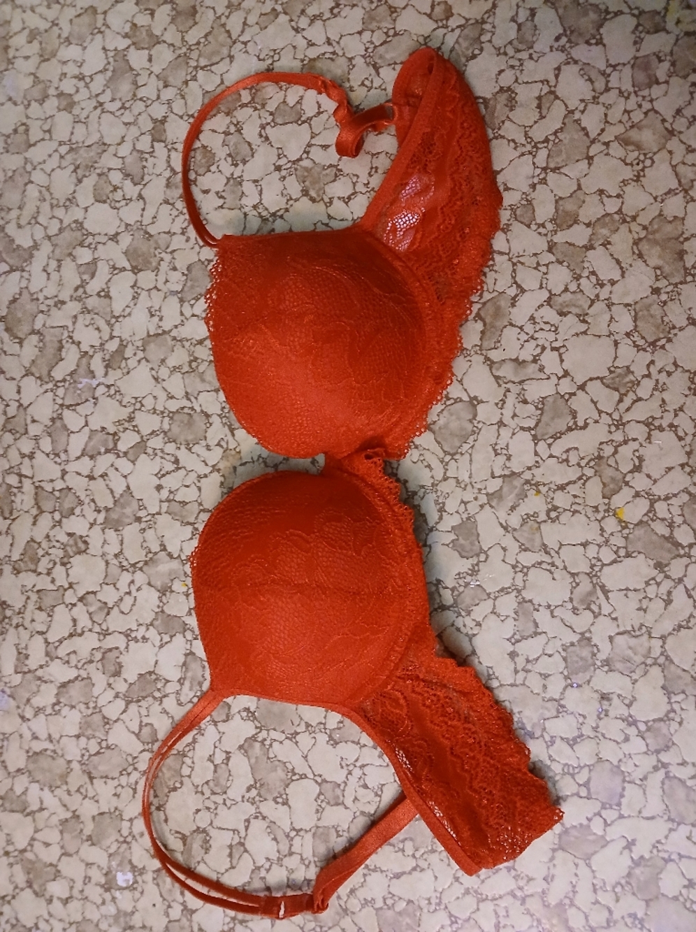 Lace Underwire Bra in Vibrant Red